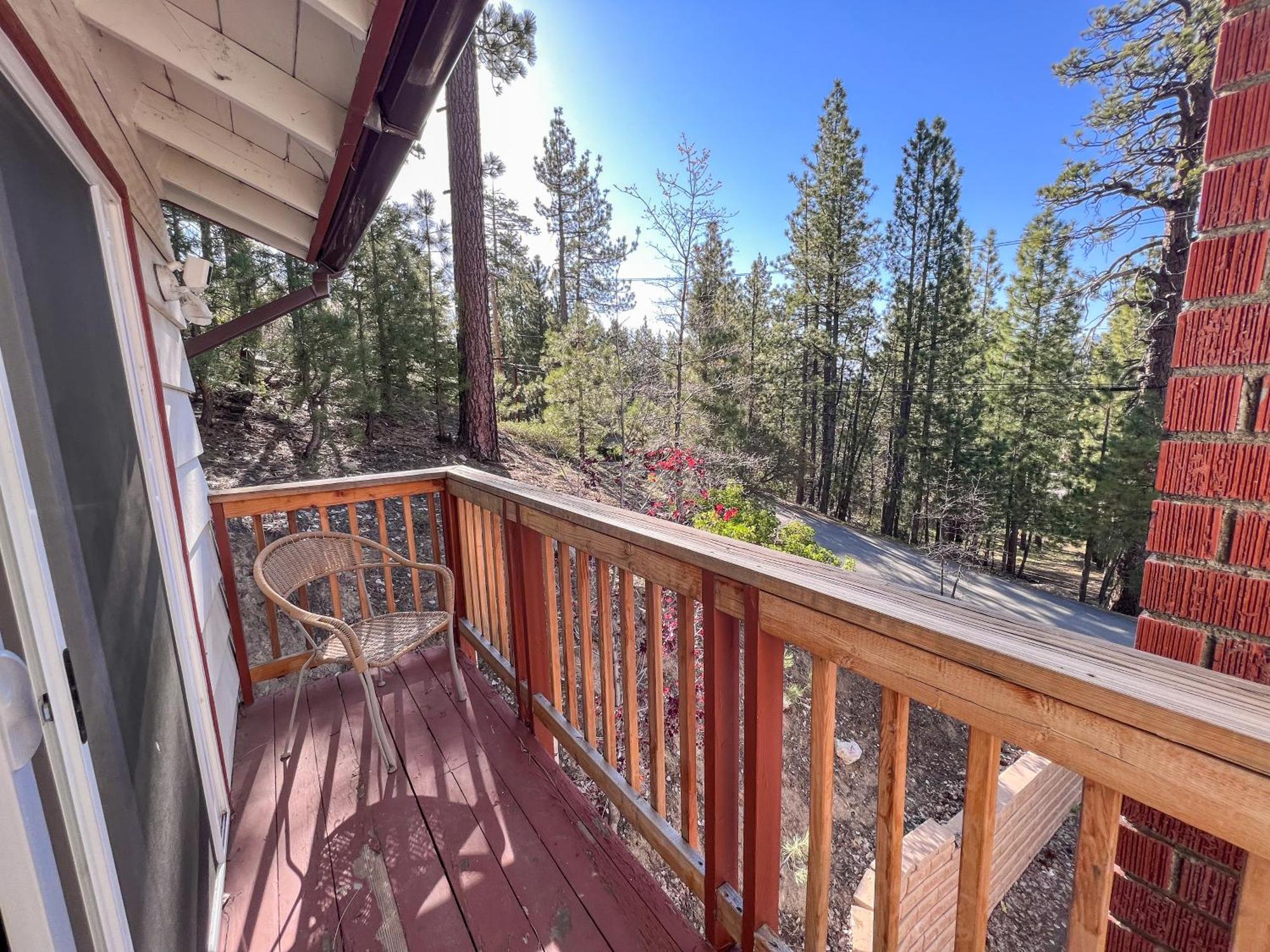 Ith Big Bear & Hostel