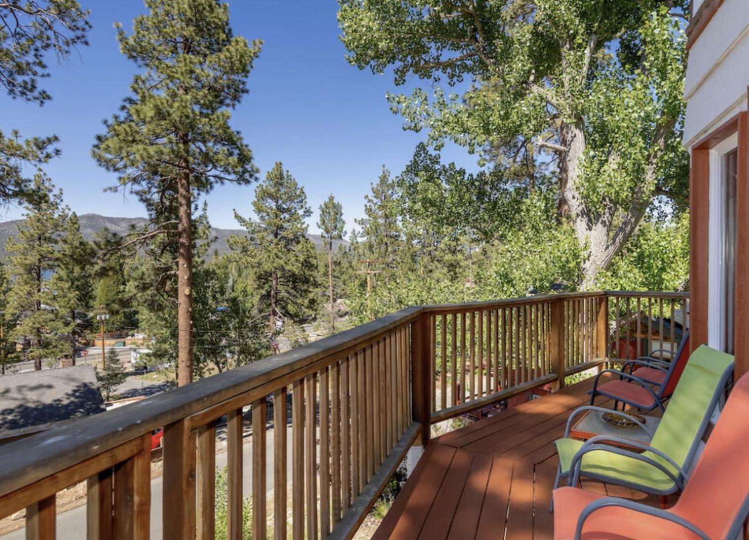 Ith Big Bear & Hostal