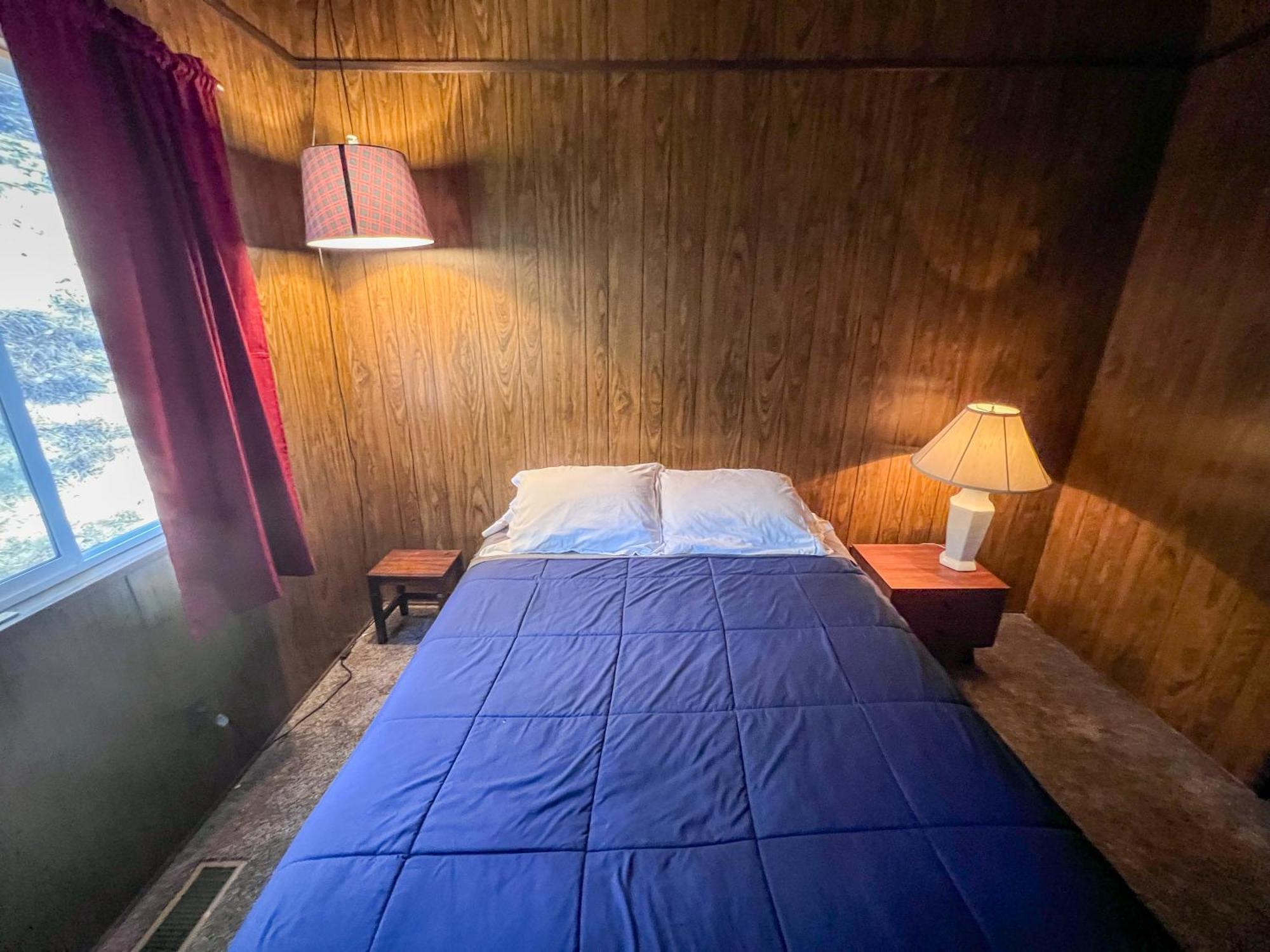 Ith Big Bear & Hostal